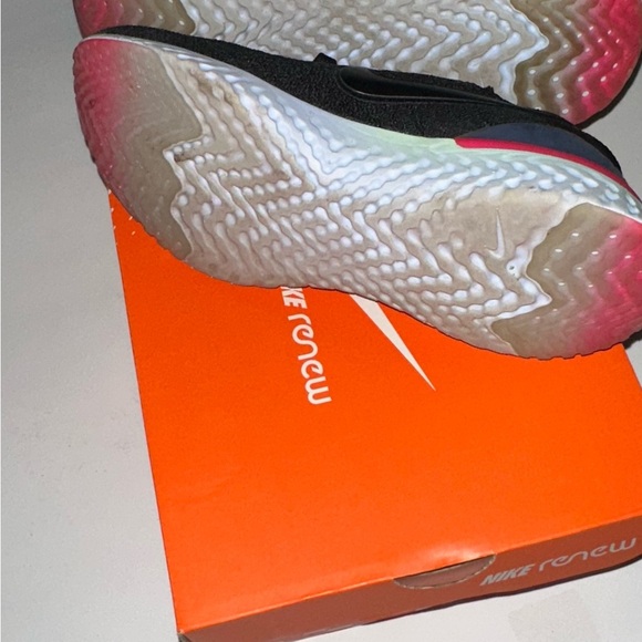 WMNS Nike Renew In-Season TR 9 - Picture 6 of 7